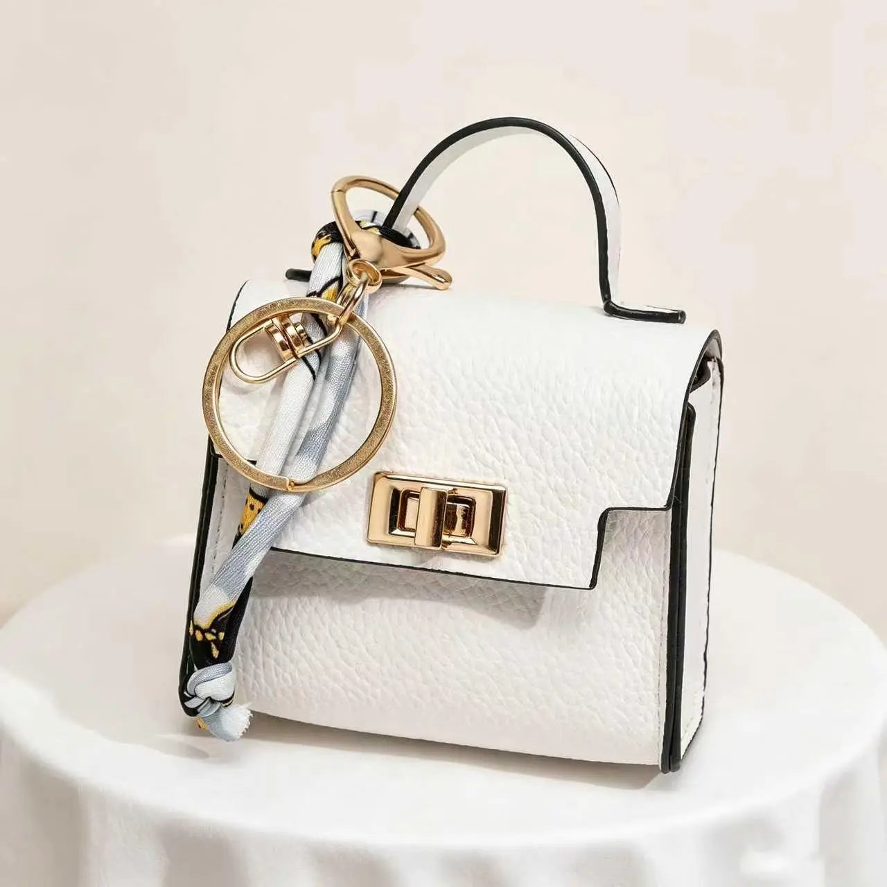 Chic Luxury Leather Mini Bag Keychain - Stylish and Functional Accessory