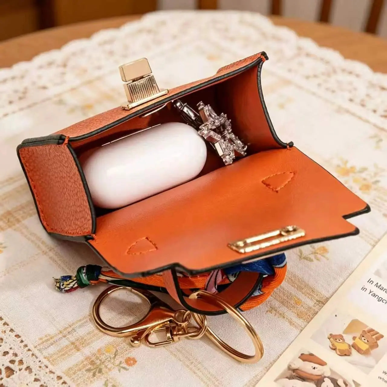 Chic Luxury Leather Mini Bag Keychain - Stylish and Functional Accessory